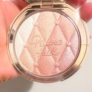Charlotte Tilbury Pillow Talk Multi-Glow All Over Glow Highlighter: ROMANCE LIGH